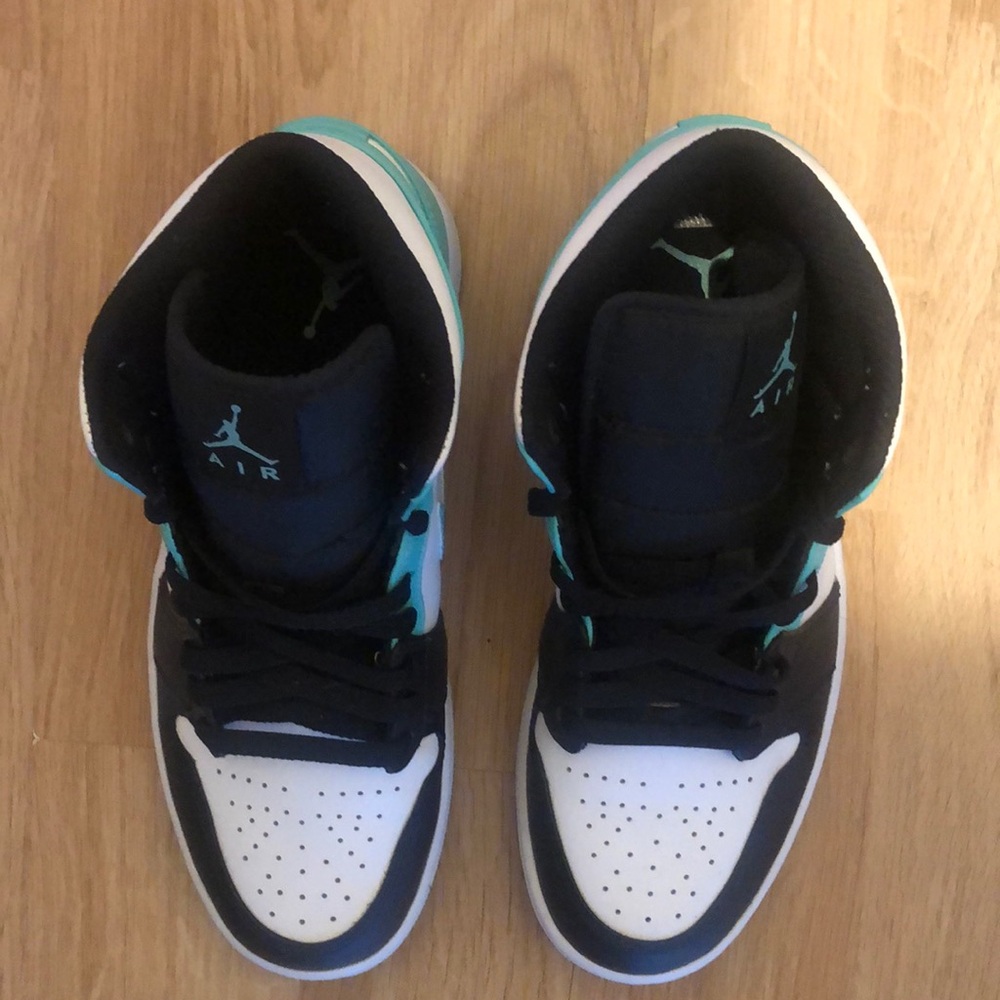 Air Jordan 1 Mid Tropical Twist